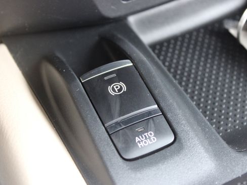 Used 2019 Nissan Rogue SV w/ Sun & Sound Touring Package AWD/4WD image 19