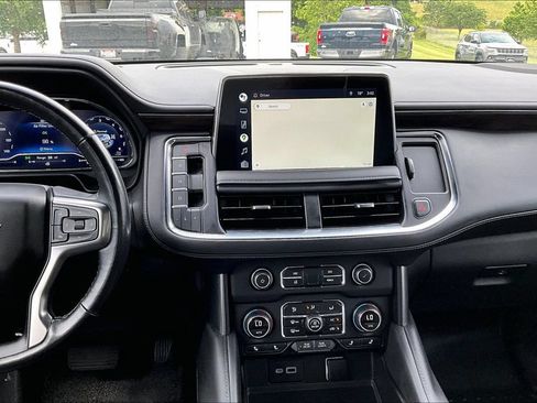Used 2022 Chevrolet Tahoe Z71 w/ Luxury Package AWD/4WD image 12