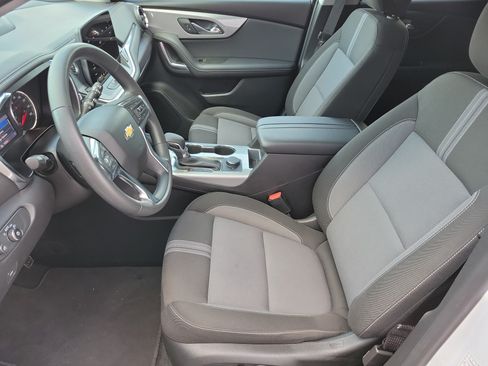 Used 2025 Chevrolet Blazer LT FWD image 9