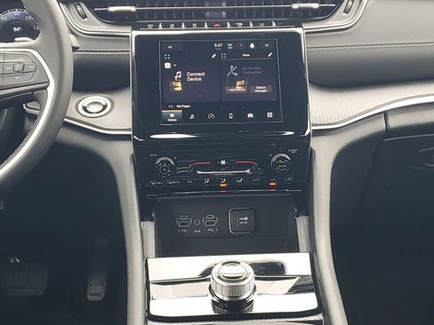 New 2025 Jeep Grand Cherokee L Laredo image 28