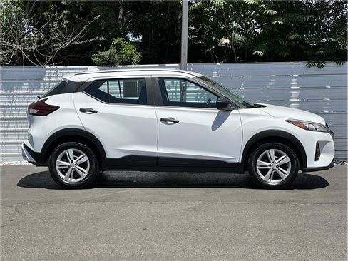 Used 2021 Nissan Kicks S FWD image 9