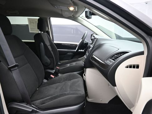 Used 2020 Dodge Grand Caravan SE w/ UConnect Hands-Free Group image 33