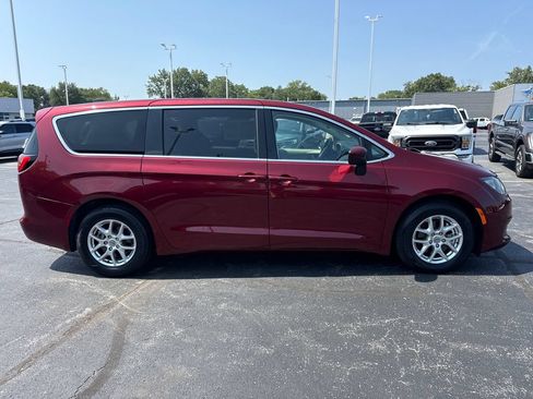 Used 2023 Chrysler Voyager LX FWD image 6