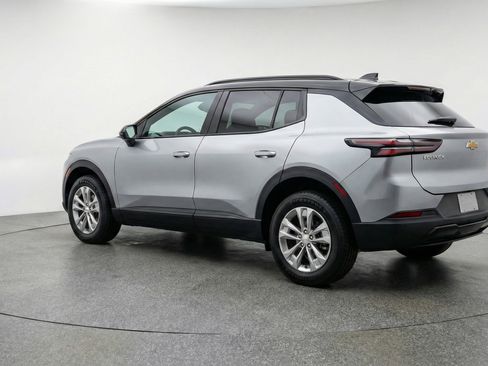 Used 2025 Chevrolet Equinox LT FWD image 6