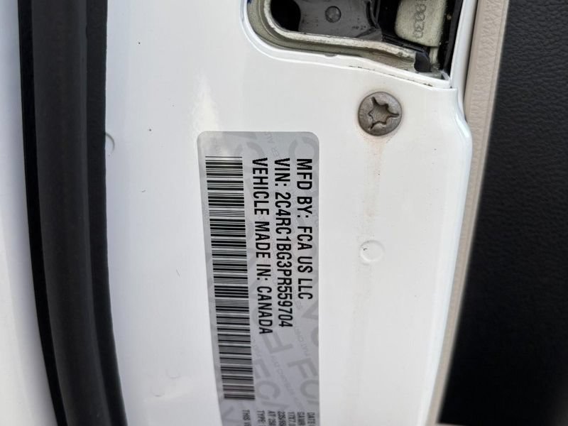 Used 2023 Chrysler Pacifica Touring-L FWD image 22
