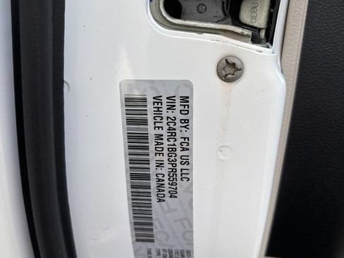 Used 2023 Chrysler Pacifica Touring-L FWD image 22