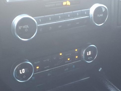 Used 2021 Ford Expedition Limited image 25