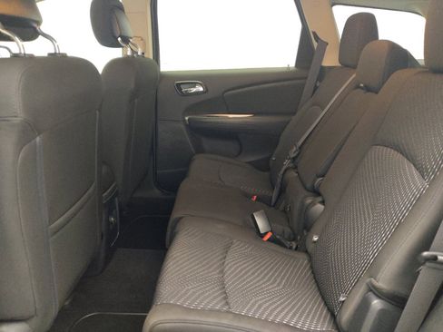 Used 2019 Dodge Journey SE FWD image 18