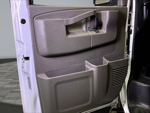 Used 2023 Chevrolet Express 3500 LS image 20