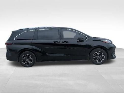 Used 2026 Toyota Sienna Platinum AWD/4WD image 2