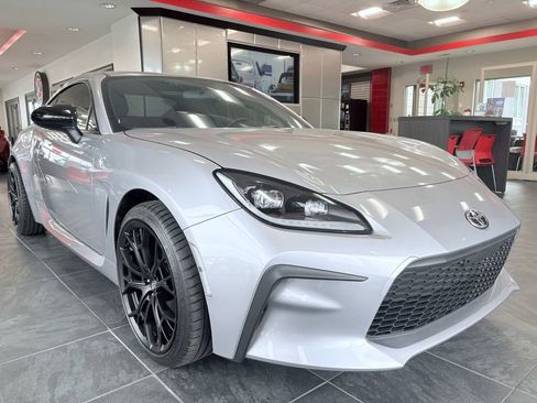 Used 2026 Toyota GR86 Premium w/ ALL Weather Mat Package (TMS) RWD image 4