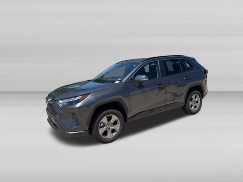Used 2025 Toyota RAV4 XLE AWD/4WD image 11