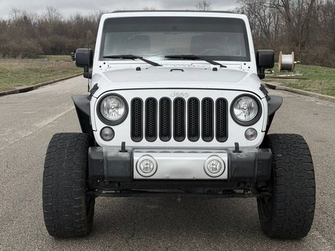 Used 2016 Jeep Wrangler Unlimited Sahara w/ Connectivity Group AWD/4WD image 26