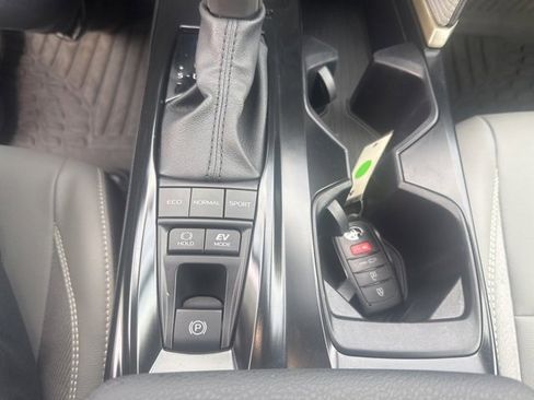 Used 2025 Toyota Camry SE image 28