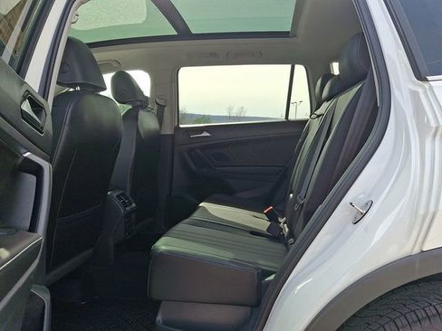 Used 2022 Volkswagen Tiguan SE w/ Panoramic Sunroof Package image 13