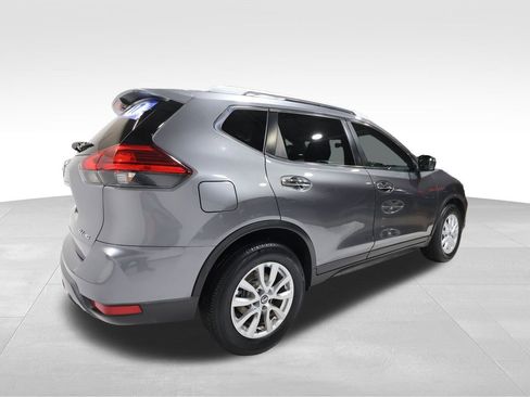 Used 2017 Nissan Rogue SV w/ SV Premium Package image 4