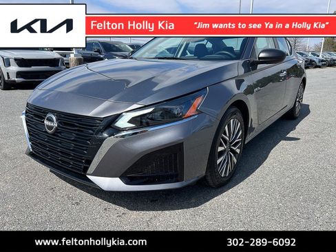 Used 2024 Nissan Altima 2.5 SV image 1