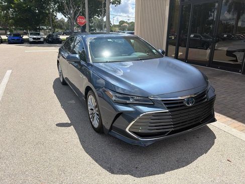 Used 2019 Toyota Avalon Limited FWD image 1
