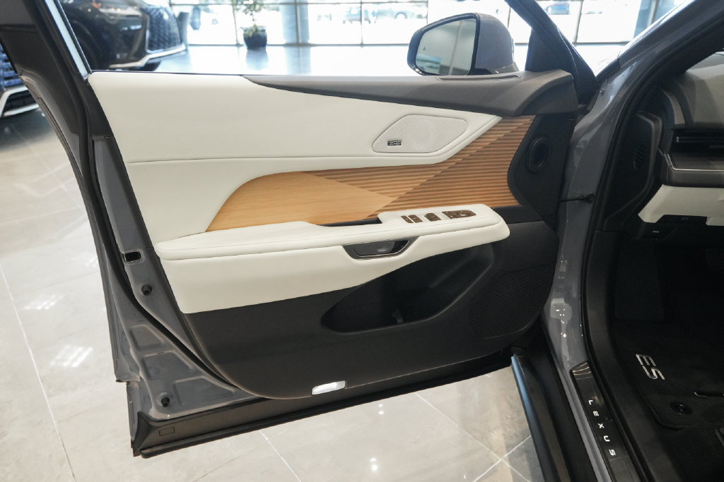 New 2026 Lexus ES 350e w/ Accessory Package (Z1) FWD image 11