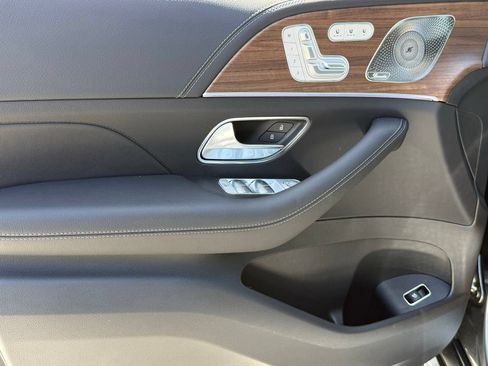 New 2026 Mercedes-Benz GLS 580 4MATIC image 15