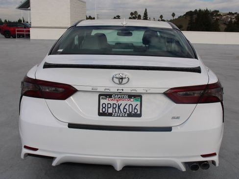 Certified 2020 Toyota Camry SE w/ Convenience Package image 4
