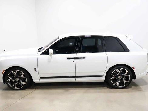 Used 2025 Rolls-Royce Cullinan Black Badge AWD/4WD image 18