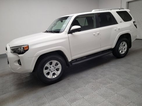 Used 2018 Toyota 4Runner SR5 RWD image 2