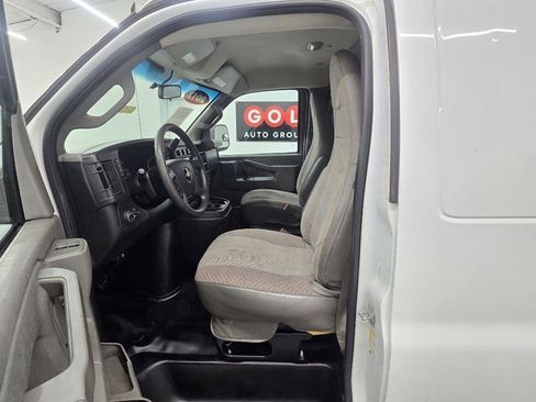 Used 2017 Chevrolet Express 2500 RWD image 9
