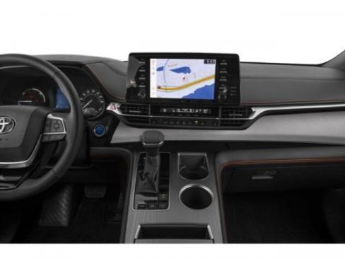 Used 2025 Toyota Sienna XSE image 10