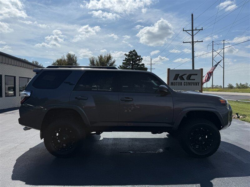 Used 2018 Toyota 4Runner TRD Off-Road w/ TRD Performance Package AWD/4WD image 6