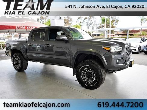 Used 2022 Toyota Tacoma TRD Sport w/ Black Out Package (TMS) AWD/4WD image 13