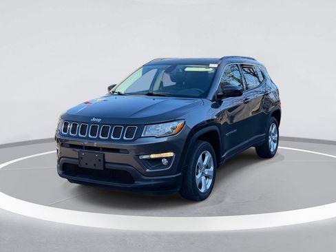 Used 2018 Jeep Compass Latitude w/ Popular Equipment Group image 4