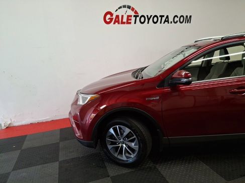 Used 2018 Toyota RAV4 XLE image 3