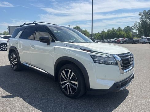 Used 2023 Nissan Pathfinder Platinum w/ Cargo Package image 9