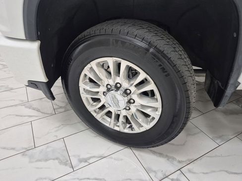 Used 2020 Chevrolet Silverado 2500 High Country image 34