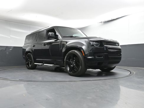 Certified 2023 Land Rover Defender 130 X-Dynamic SE image 30