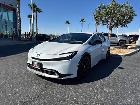 Used 2023 Toyota Prius Prime FWD image 3