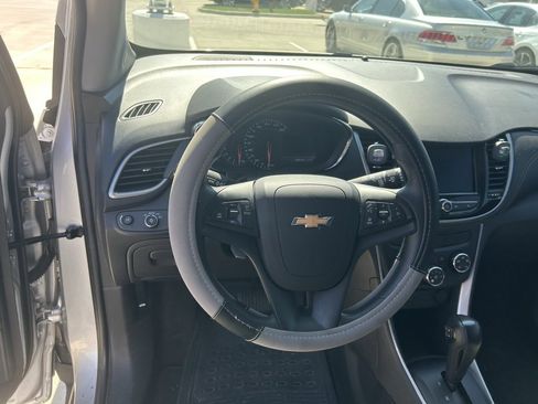 Used 2021 Chevrolet Trax LS w/ Tint and Cruise Package image 5