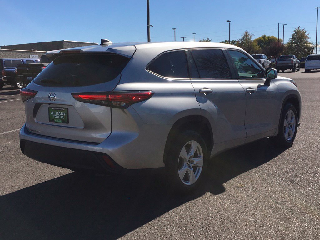 Used 2023 Toyota Highlander L FWD image 6