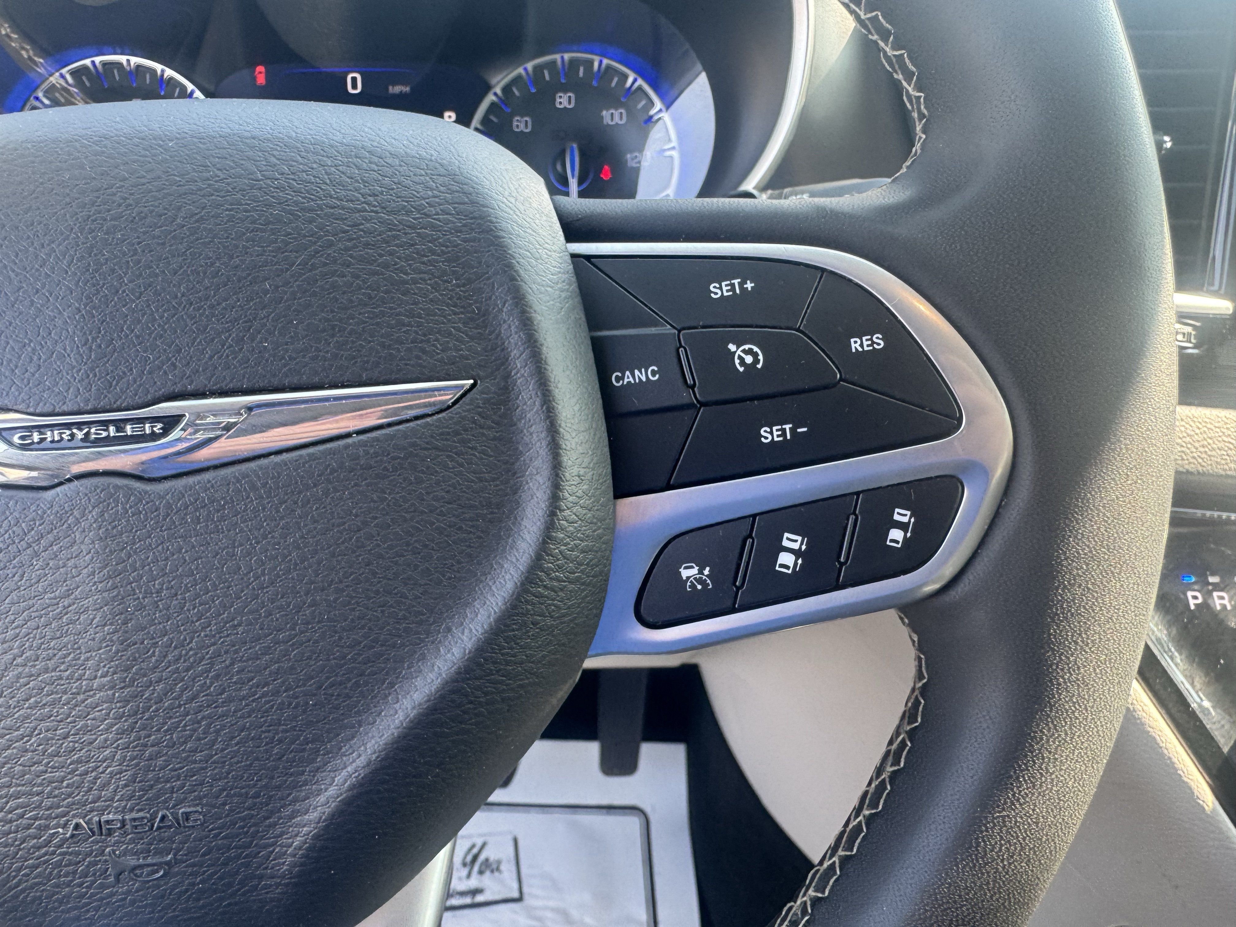 Used 2024 Chrysler Pacifica Touring-L FWD image 20