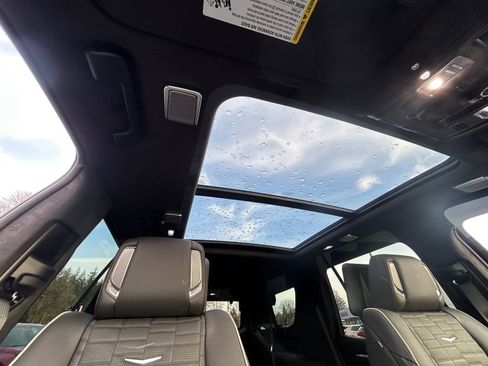 New 2026 Cadillac Escalade Platinum Sport w/ LPO, ONYX Package image 27