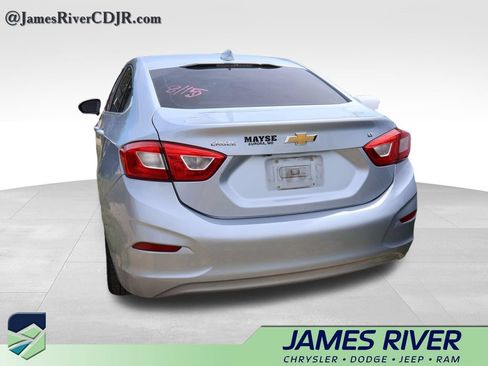 Used 2018 Chevrolet Cruze LT FWD image 19