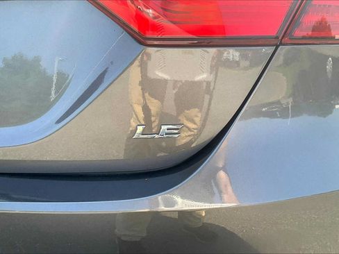 Used 2019 Toyota Camry LE FWD image 9