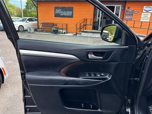 Used 2015 Toyota Highlander XLE image 17