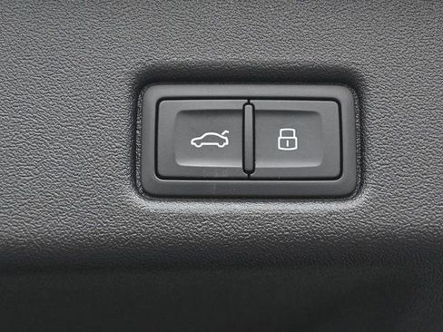 Certified 2025 Audi Q5 Premium w/ Convenience Package image 32