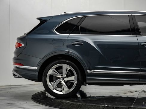 Used 2023 Bentley Bentayga Extended Wheelbase AWD/4WD image 20