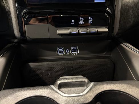 Used 2025 RAM 1500 Laramie w/ Sport Appearance Package AWD/4WD image 9