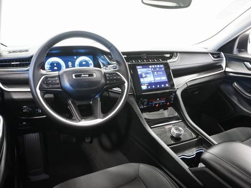 Certified 2024 Jeep Grand Cherokee Laredo image 17