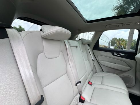 Used 2023 Volvo XC60 B5 Plus AWD/4WD image 19