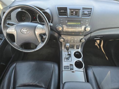 Used 2010 Toyota Highlander SE image 8
